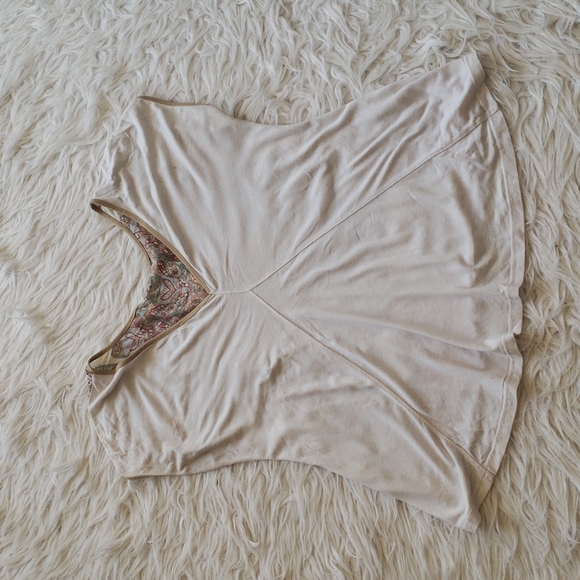 Artsy top - Picture 6 of 8